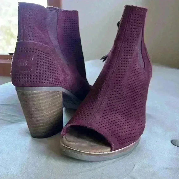 Toms Shoes - TOMS Women's Majorca Peep Toe Perforated Suede 7W Burgundy Ankle Boot